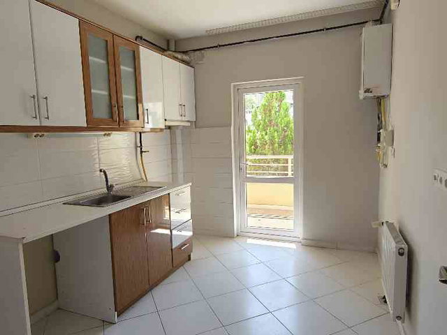 ADAPAZARI’NDA SİTE İÇİNDE 3+1 | 125 M² BRÜT | MERKEZİ ISITMALI | BALKONLU, BOŞ DAİRE