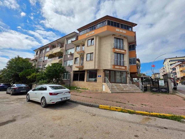 DERİNCE 60 EVLER DUMLUPINAR MAHALLESİ MADENİ YAĞ SİTESİ NDE SATILIK 3+1 DAİRE