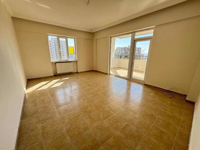RE/MAX EDE'DEN MERKEZİ KONUMDA SATILIK GENİŞ 4+1 DAİRE