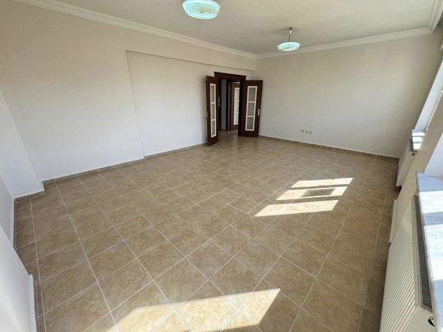 RE/MAX EDE'DEN MERKEZİ KONUMDA SATILIK GENİŞ 4+1 DAİRE