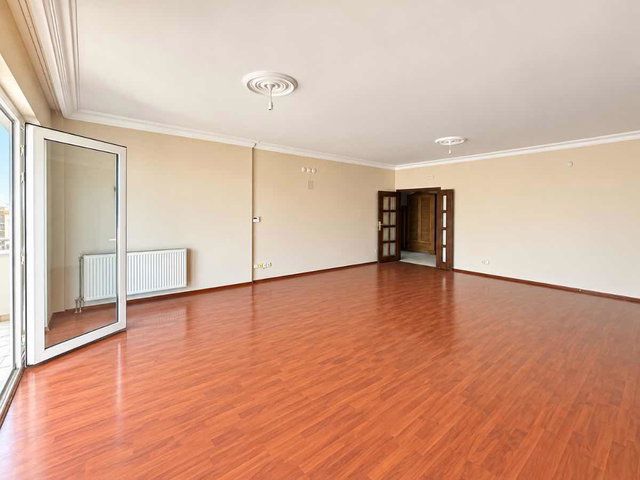RE/MAX GELİŞİM'DEN BEYLİKDÜZÜ YEŞİLKENT 3 SİTESİ SATILIK 3+1
