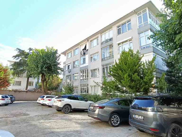 ÜSKÜDAR’DA GİRİŞ KAT 3+1 | 135 M² BRÜT | BALKONLU | MERKEZİ ISITMALI