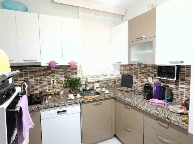 ÜSKÜDAR’DA GİRİŞ KAT 3+1 | 135 M² BRÜT | BALKONLU | MERKEZİ ISITMALI