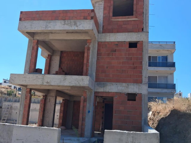 İZMİR KARABURUN MORDOĞAN’DA DENİZ MANZARALI SATILUK 4+1 NA TAMAM VİLLA