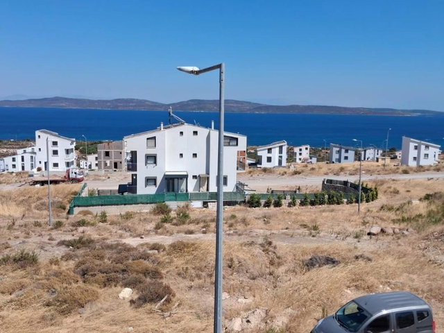 İZMİR KARABURUN MORDOĞAN’DA DENİZ MANZARALI SATILUK 4+1 NA TAMAM VİLLA