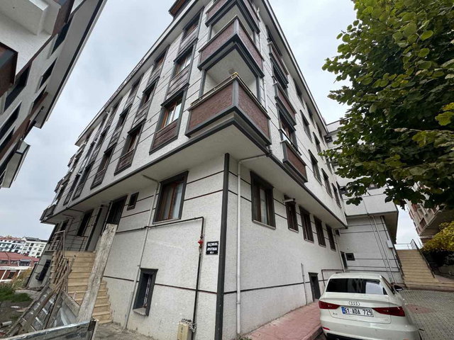 ÇEKMEKÖY MERKEZ MAHALLESİNDE ÖZEL BAHÇELİ KİRALIK 1+1 DAİRE