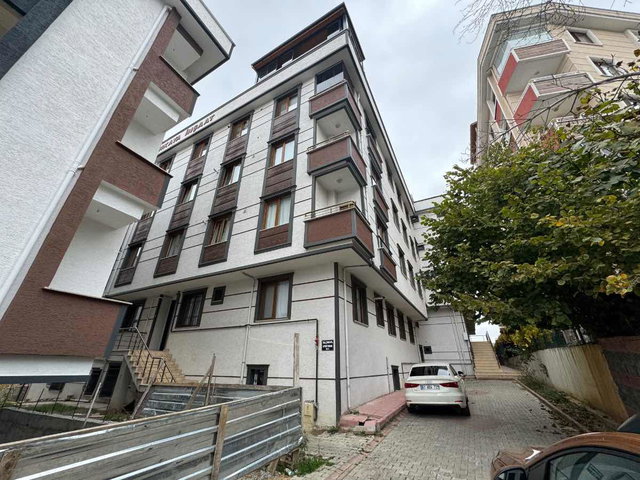 ÇEKMEKÖY MERKEZ MAHALLESİNDE ÖZEL BAHÇELİ KİRALIK 1+1 DAİRE