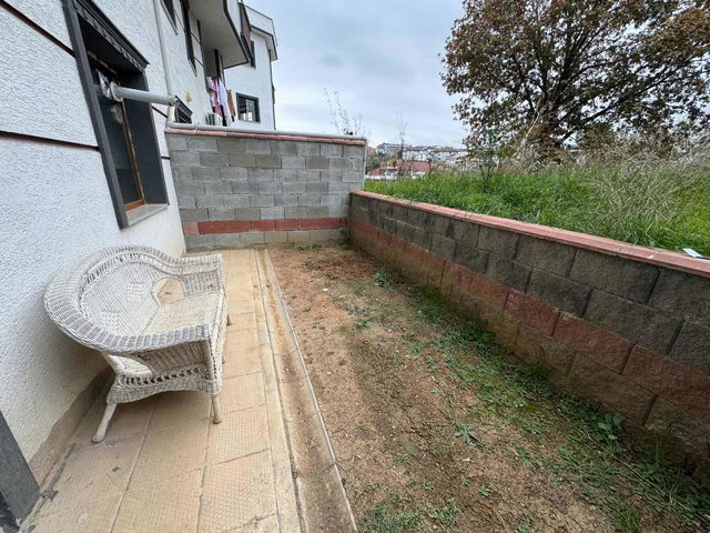 ÇEKMEKÖY MERKEZ MAHALLESİNDE ÖZEL BAHÇELİ KİRALIK 1+1 DAİRE