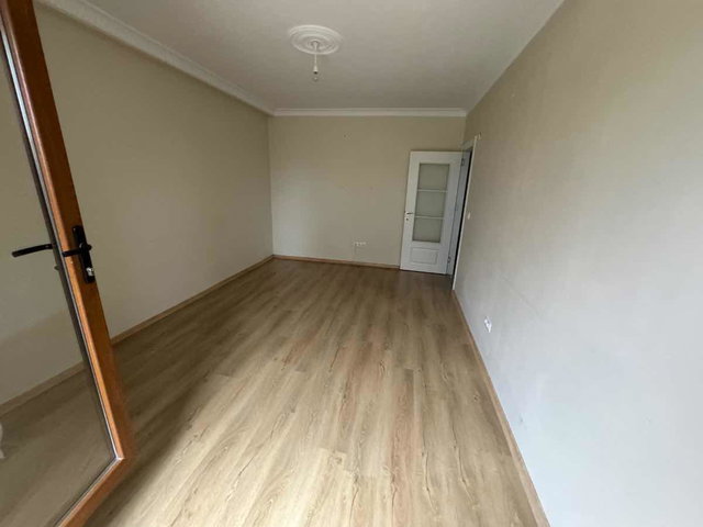 ÇEKMEKÖY MERKEZ MAHALLESİNDE ÖZEL BAHÇELİ KİRALIK 1+1 DAİRE