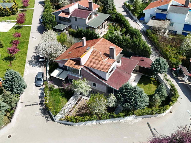 GÖLBAŞI BAHÇELİEVLER'DE 6+2 SATILIK VİLLA