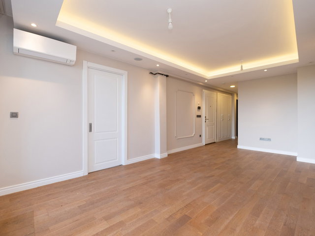 ÜSKÜDAR SALACAK'TA BOĞAZ MANZARALI, BAHÇE KULLANIMLI 2+1 DAİRE