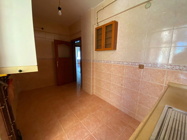 TUZLA POSTANE MAH. 140 NET METRE KARE GENIŞ 3+1 KIRALIK DAIRE