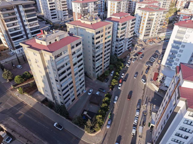 RE/MAX EDE'DEN | SÜLEYMAN ŞAH'TA PRESTIJLI SITEDE SATILIK 4+1