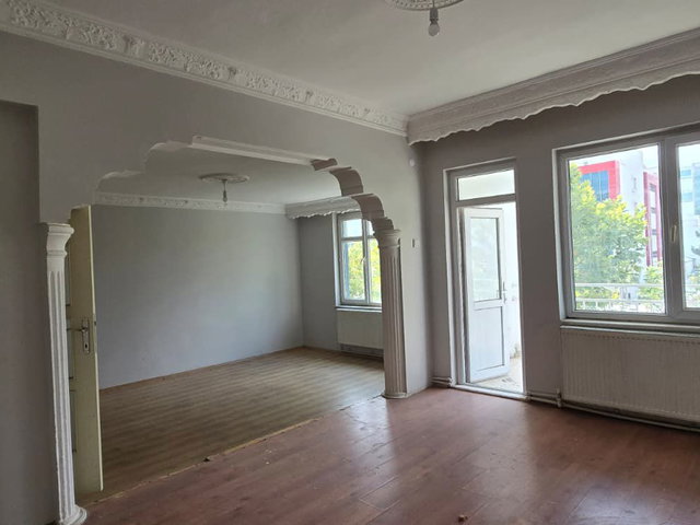 İSTASYON CADDESİ ANAYOL ÜZERİ MERKEZİ KONUMDA SATILIK 3+1 DAİRE