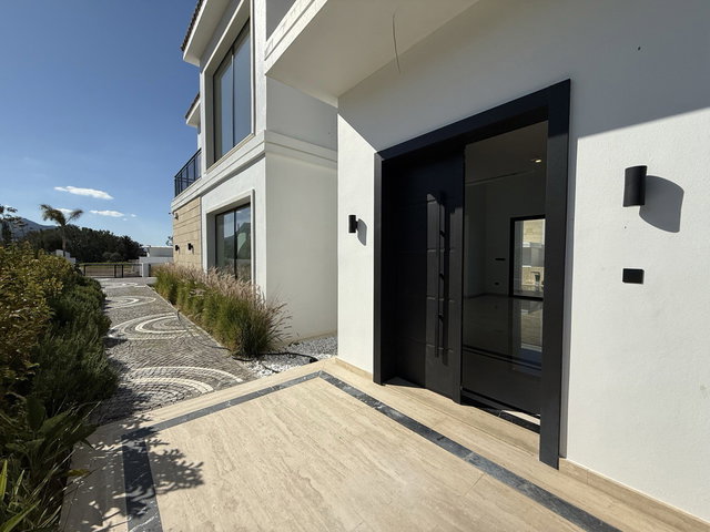 GIRNE BELLAPAIS SATILIK ULTRA LÜKS 4+1 ÖZEL HAVUZLU VILLA