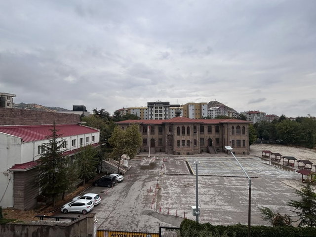 *MERKEZİ KONUMDA  3+1 DAİRE  | AFYON LİSESİ ARKASI  KREDİYE UYGUN FIRSAT DAİRE*