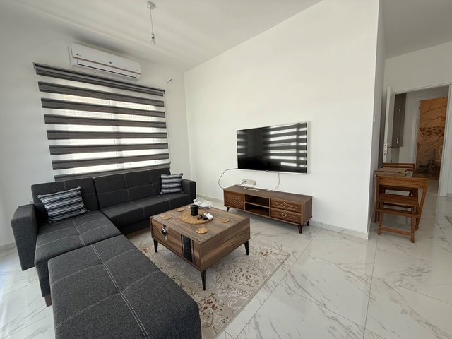 GIRNE LAPTA'DA ORTAK HAVUZLU SITEDE SATILIK 2+1 DAIRE