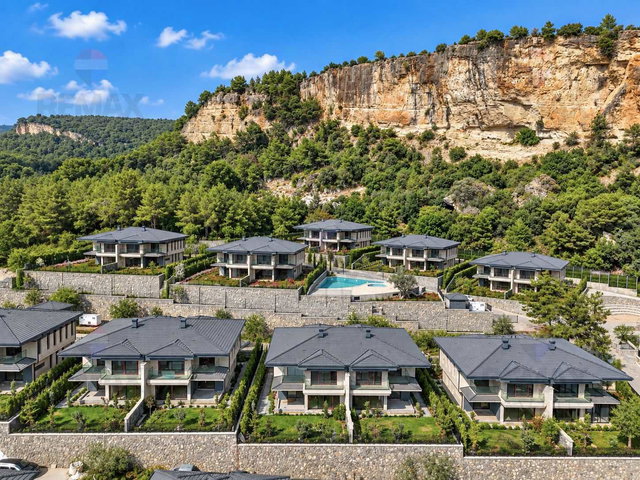REMAX AVLU'DAN KUYULUK’TA MARKA PROJEDE SİTE İÇİ İKİZ DUBLEKS VİLLA