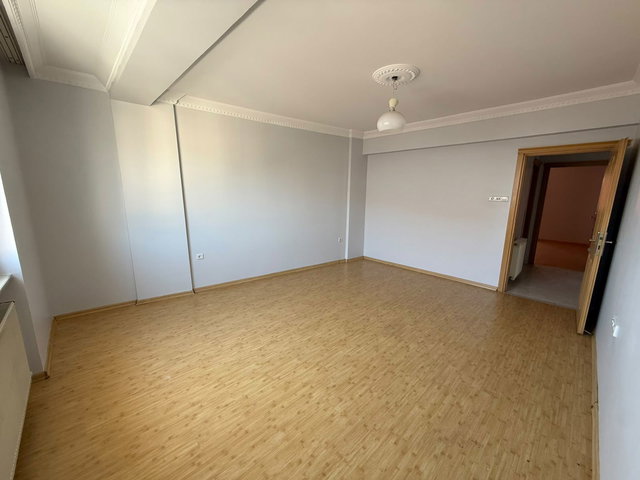 REMAX'TAN DEMIRKAPI'DA METROYA YAKIN KIRALIK 2+1 ARAKAT DAIRE