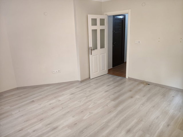 RE/MAX PRO RAMAZAN'DAN BAHÇELIVLER'DE 2+1 TEMIZ DAIRE
