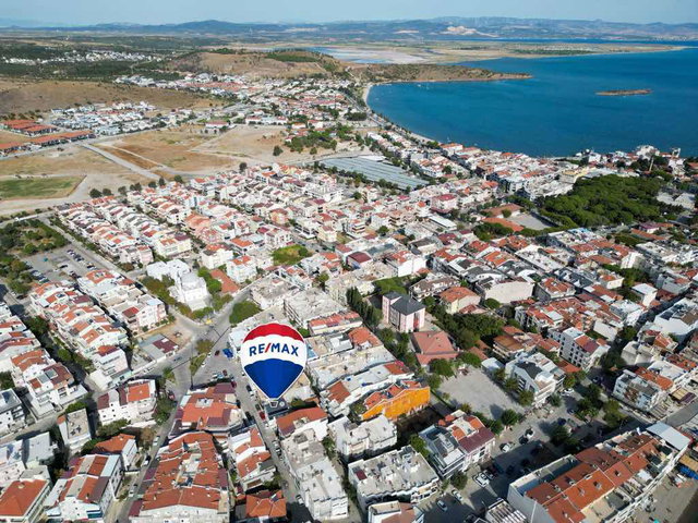 ÇANDARLI MERKEZDE DENİZE 100 METRE EŞYALI  TERASLI 2.5+1 DAİRE