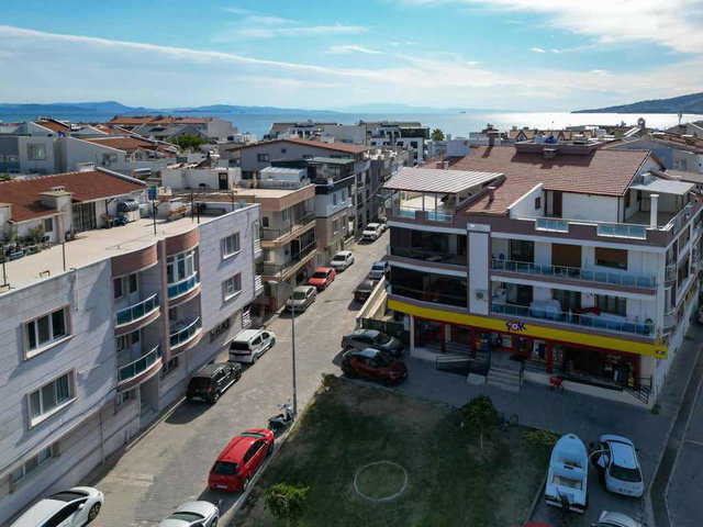 ÇANDARLI MERKEZDE DENİZE 100 METRE EŞYALI  TERASLI 2.5+1 DAİRE