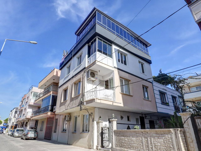 ÇANDARLI MERKEZDE DENİZE 100 METRE EŞYALI  TERASLI 2.5+1 DAİRE
