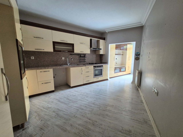 BEYLIKDÜZÜ YEŞILKENT 3 SIT. BAKIMLI BOŞ 3+1 SATILIK DAIRE
