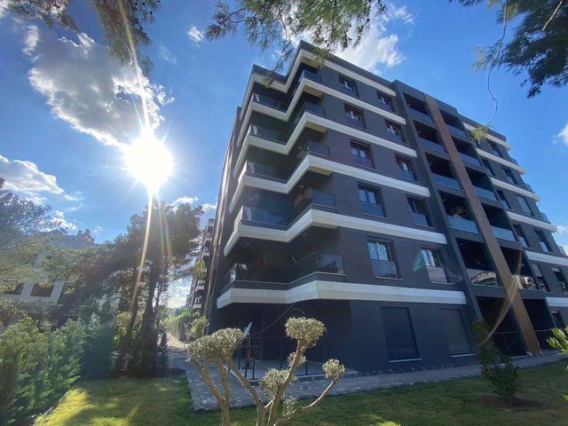 İZMIR BORNOVA EVKA-3 GREEN HILL'DE ÇAM AĞAÇLARI İÇINDE SATILIK 3+1