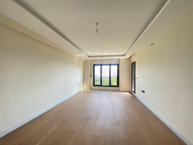 İZMIR BORNOVA EVKA-3 GREEN HILL'DE ÇAM AĞAÇLARI İÇINDE SATILIK 3+1