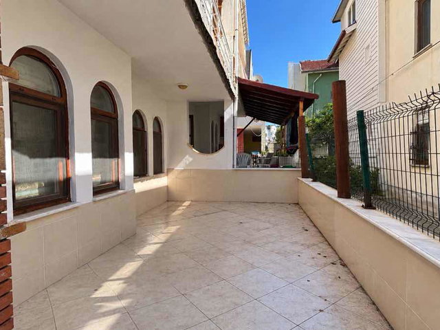 CEBECİDE PLAJA YAKIN / KONUMU AVANTAJLI SATILIK DAİRE