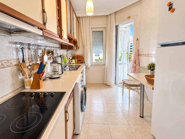 GÜRSUDA DENİZE 500 M,HAVUZLU SİTEDE FERAH 2+1 DAİRE