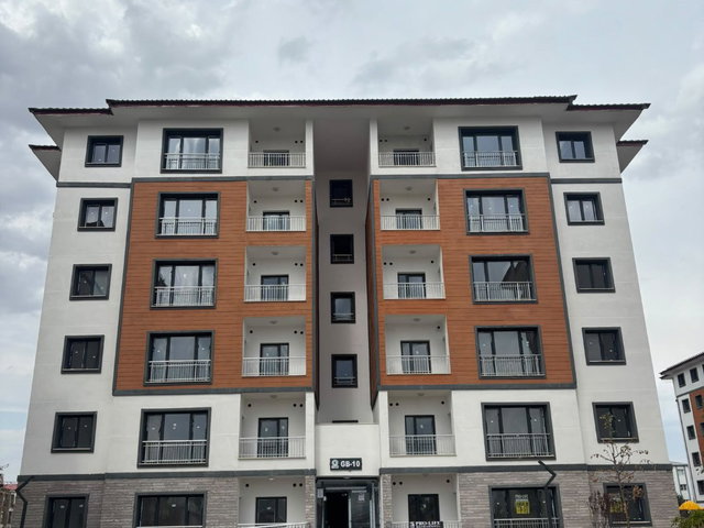 RE/MAX LACİVERT'TEN ILICA YENİ TOKİLER'DE KİRALIK 3+1 DAİRE
