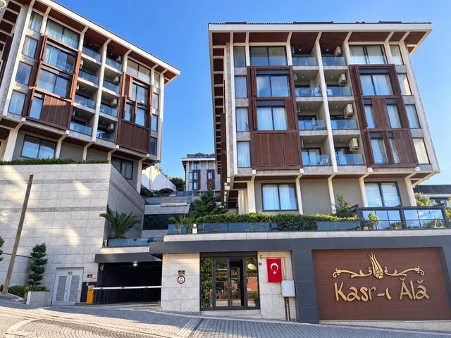 ​ÇENGELKÖY KASRI-ÂLA 'DA SİTE İÇİ BOĞAZA YAKIN LÜKS 3+1 ARAKAT DAİRE