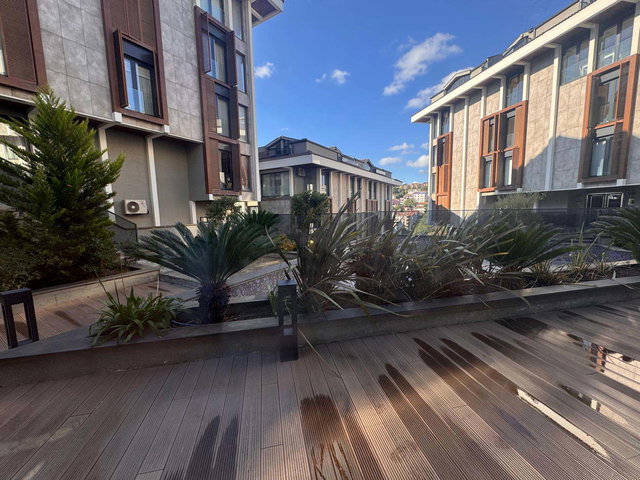 ​ÇENGELKÖY KASRI-ÂLA 'DA SİTE İÇİ BOĞAZA YAKIN LÜKS 3+1 ARAKAT DAİRE