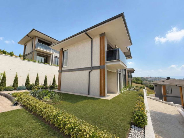 REMAX DREAM'DEN KABAOĞLUNDA DOĞA MANZARALI 4+1 SİTE İÇİ VİLLA