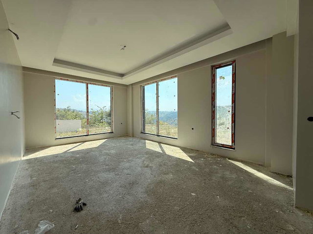 REMAX DREAM'DEN KABAOĞLUNDA DOĞA MANZARALI 4+1 SİTE İÇİ VİLLA