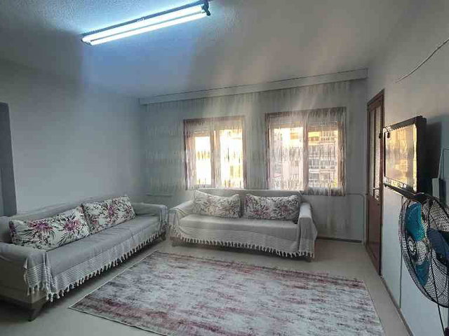 DİKİLI'NİN TAM MERKEZİNDE KİRALIK ARA KAT EŞYALI DAİRE