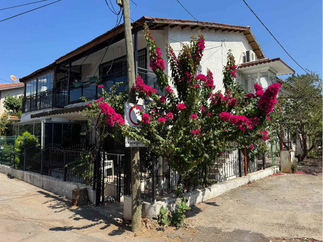 NARLIDERE ALTIEVLER’DE DENİZE 80M MESAFEDE 3+1 BAHÇE KATI SATILIK DAİRE