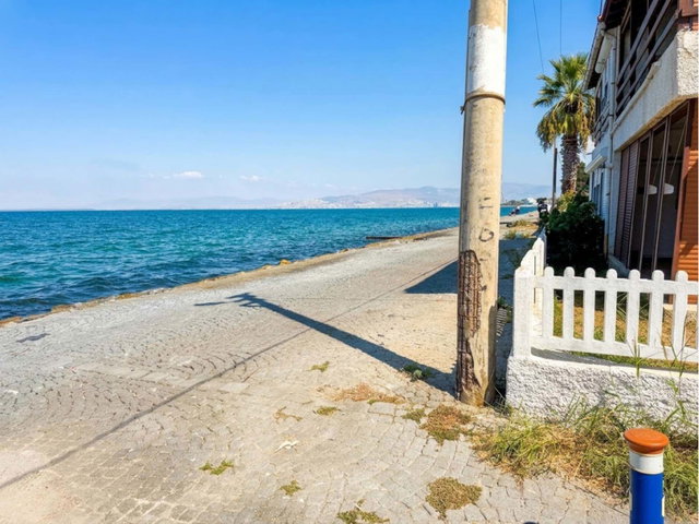 NARLIDERE ALTIEVLER’DE DENİZE 80M MESAFEDE 3+1 BAHÇE KATI SATILIK DAİRE