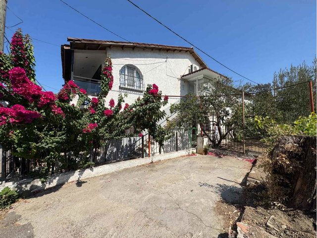 NARLIDERE ALTIEVLER’DE DENİZE 80M MESAFEDE 3+1 BAHÇE KATI SATILIK DAİRE