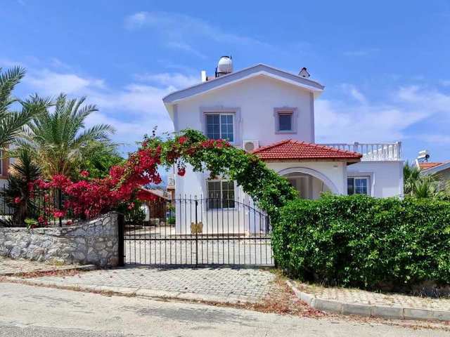 GIRNE ESENTEPE'DE DENIZ VE DAĞ MANZARALI KONFORLU MÜSTAKIL EV