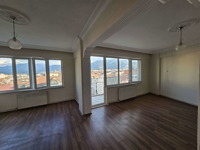 REMAX MODELDEN İNÖNÜ CADDESİNDE 3+1 ARA KAT SATILIK DAİRE