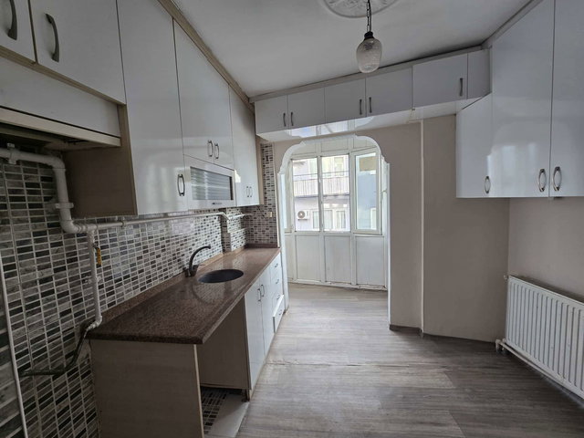 REMAX MODELDEN İNÖNÜ CADDESİNDE 3+1 ARA KAT SATILIK DAİRE