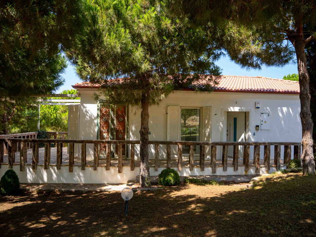 BOZCAADA BEYLIK KOYU 2 DÖNÜM BAHÇE IÇINDE MÜSTAKIL VILLA