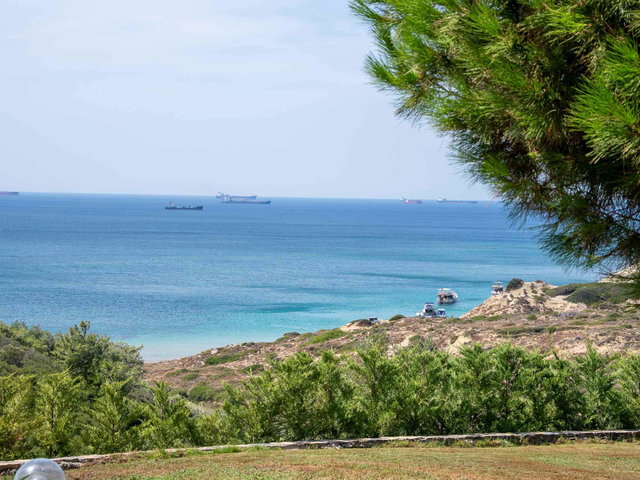 BOZCAADA BEYLIK KOYU 2 DÖNÜM BAHÇE IÇINDE MÜSTAKIL VILLA