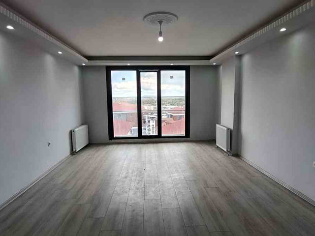 REMAXLAND'DEN ISTASYON MAH. BALKONLU GENIŞ 1+1 KIRALIK DAIRE