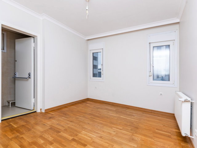 ERENKÖY MERKEZI KONUM YENI PRESTJLI BINA SATILIK 3+1 BOŞ DAIRE