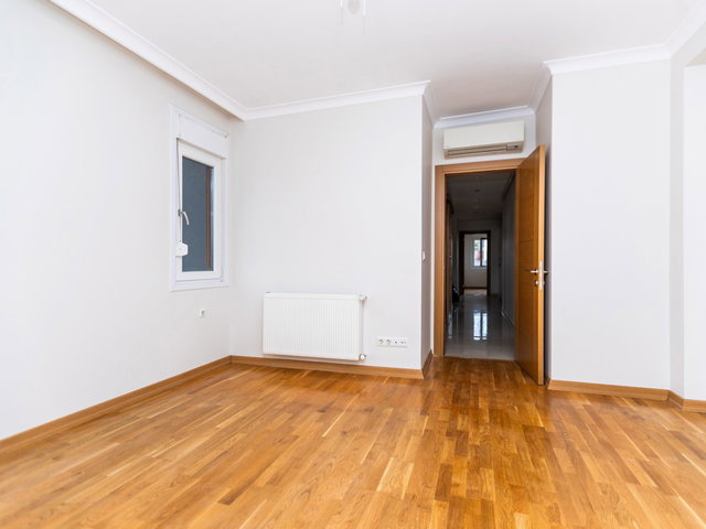 ERENKÖY MERKEZI KONUM YENI PRESTJLI BINA SATILIK 3+1 BOŞ DAIRE