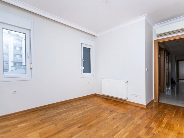 ERENKÖY MERKEZI KONUM YENI PRESTJLI BINA SATILIK 3+1 BOŞ DAIRE